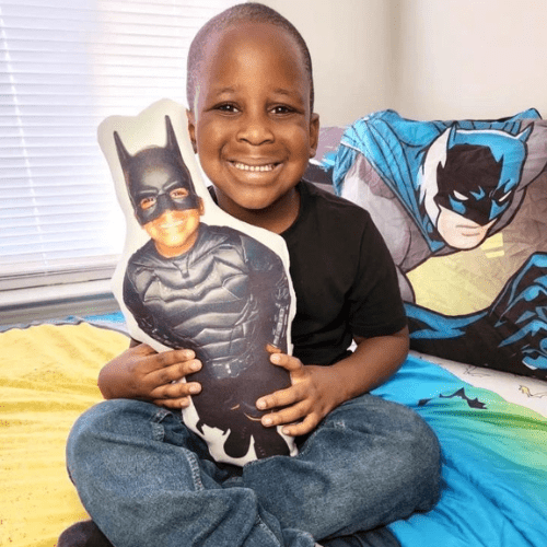 Highly Detailed Personalized Stuffed Animals turn photos of people into pillows